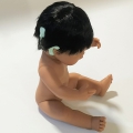 Muñeco bebé latinoamericano con implante coclear 38 cm